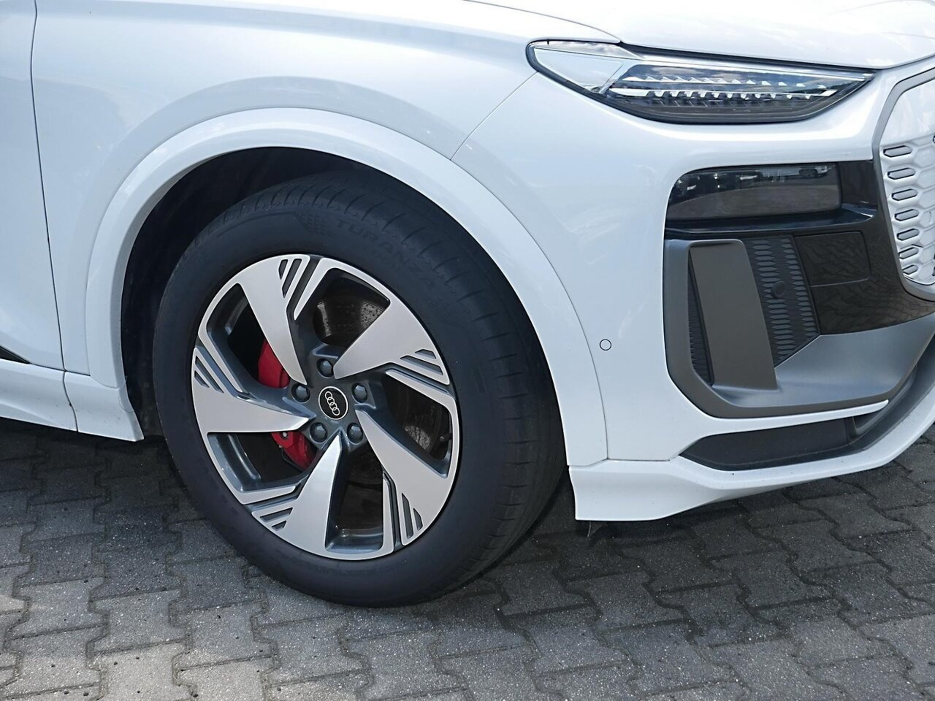 Audi Q6 e-tron